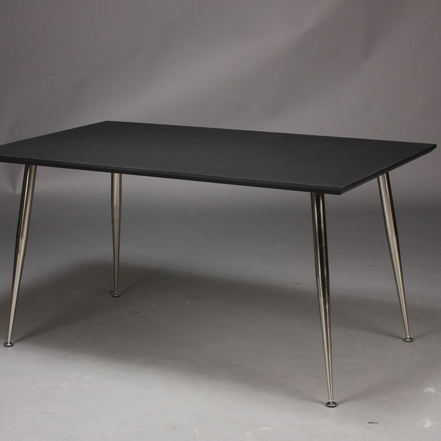 Dimm - Skrivebord, sort højtrykslaminat, metal ben 120 x 60 cm