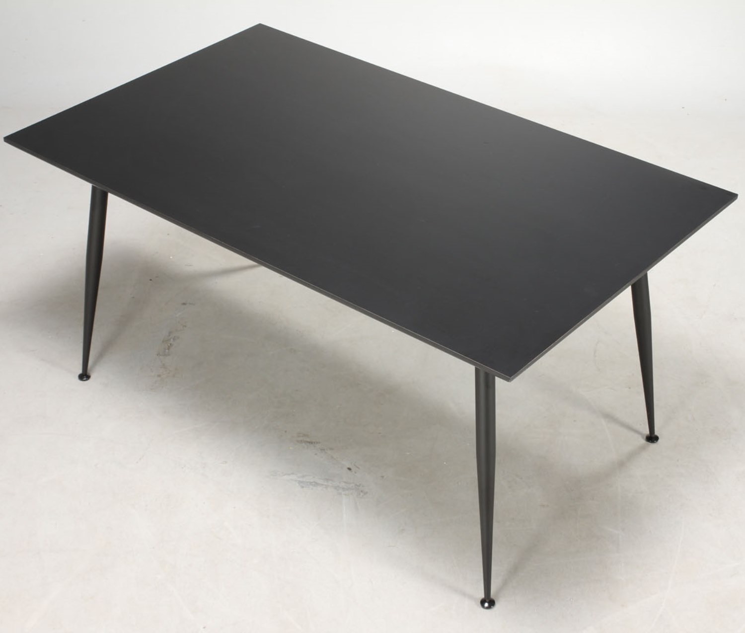 Spencer - rektangulært spisebord, sort linoleum med metalben 140 x 90 cm