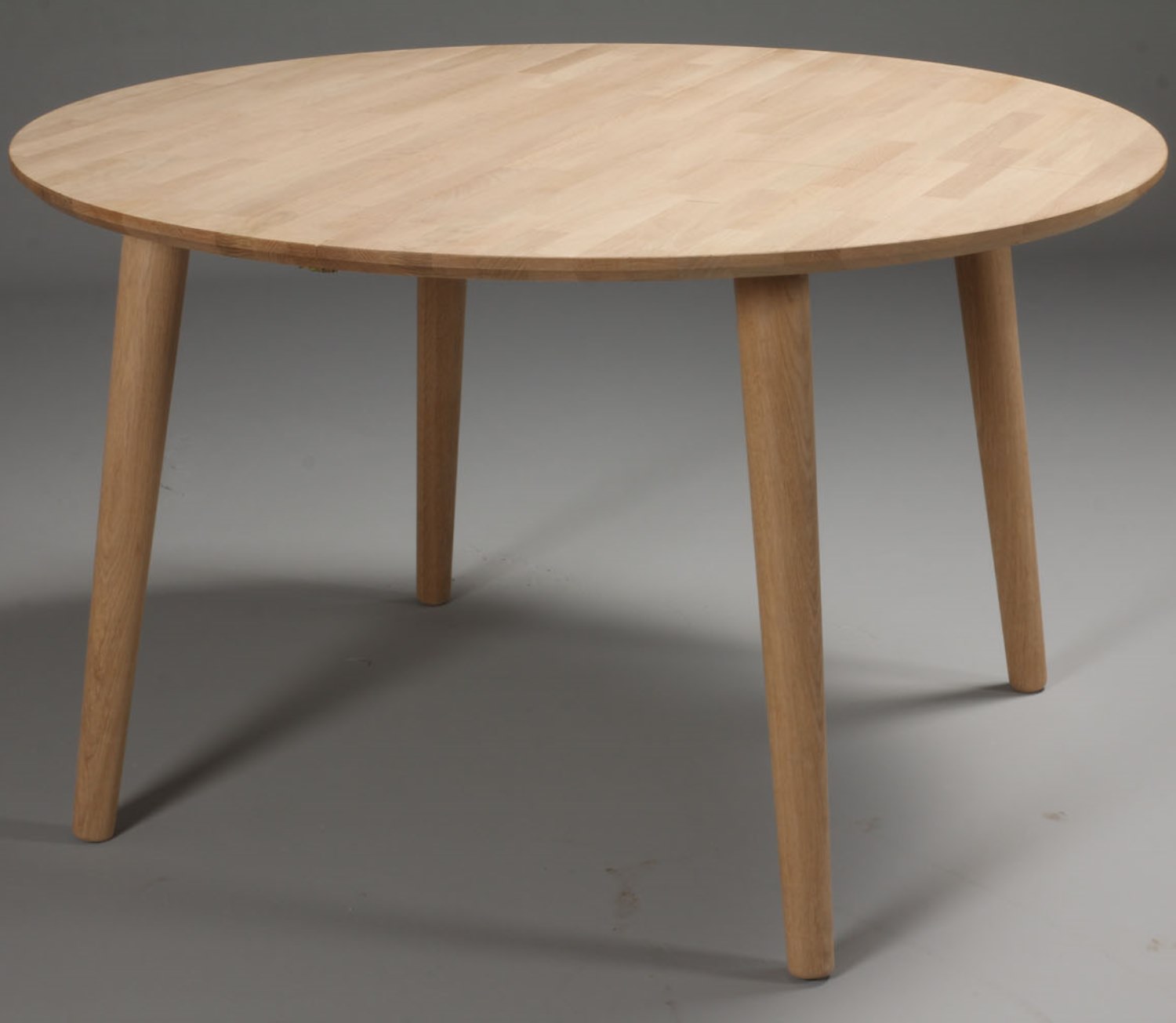 Lumber - rundt spisebord ø 110 cm., med 2 tillægsplader, massiv eg Sæbebehandlet