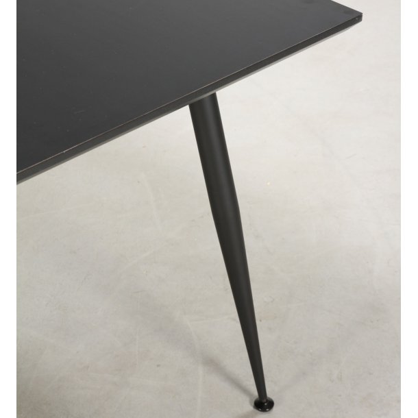 Dimm - Skrivebord, sort h�jtrykslaminat, sorte metalben