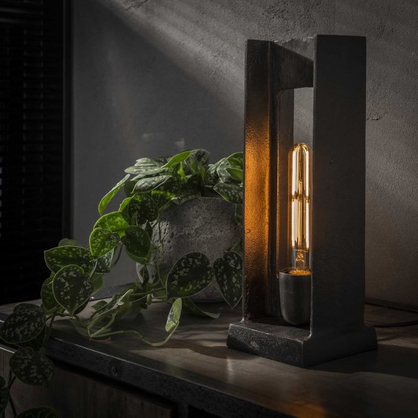 Bordlampe, sort nikkel i industri design