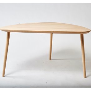 Lumber - sofabord i massiv b�g,  organisk trekant 80 x 60 cm