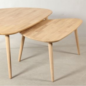 Lumber - sofabord i massiv eg,  organisk trekant 80 x 60 cm